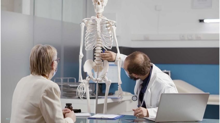 Descubre la fruta rica en calcio que fortalece tus huesos y previene la osteoporosis