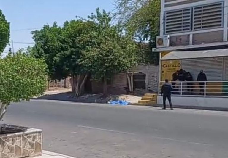 El cuerpo de la víctima quedó tendido sobre el asfalto