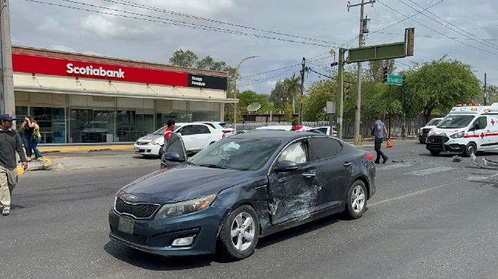 Fuerte accidente deja tres lesionados y daños materiales al norte de Hermosillo