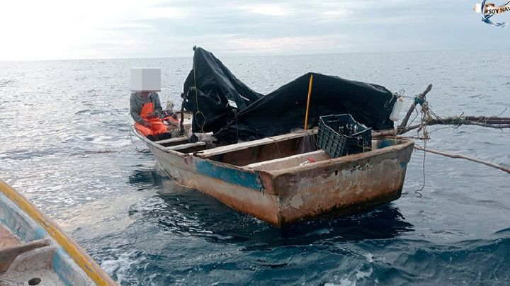 Semar: Armada de México rescata a un hombre a la deriva en Bahía Yavaros, Sonora