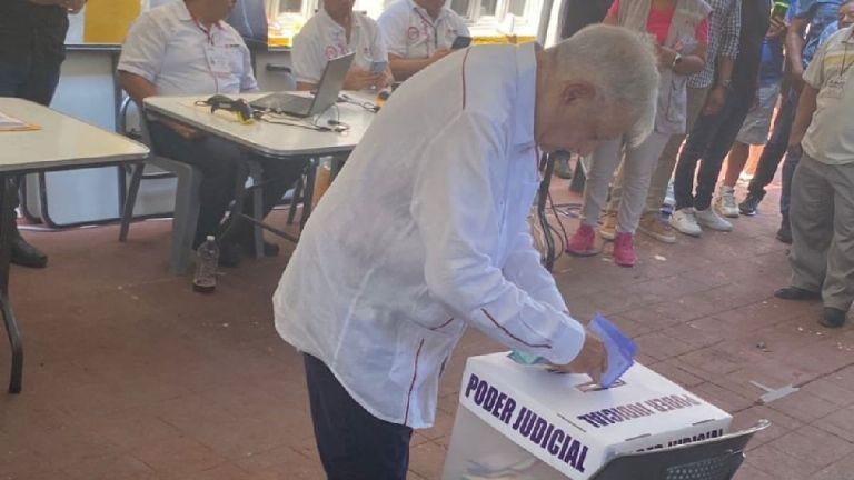 AMLO aparece en Chiapas y participa en primera elección popular del Poder Judicial