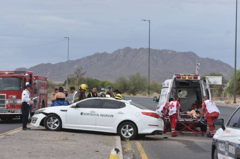 La mujer resultó herida y fue llevada a un hospital