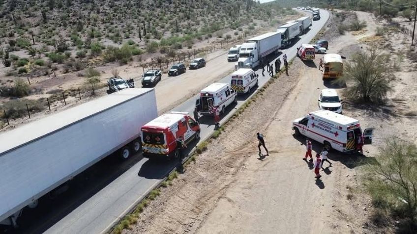 Choque de camión de pasajeros en carretera con destino a Caborca deja 14 heridos