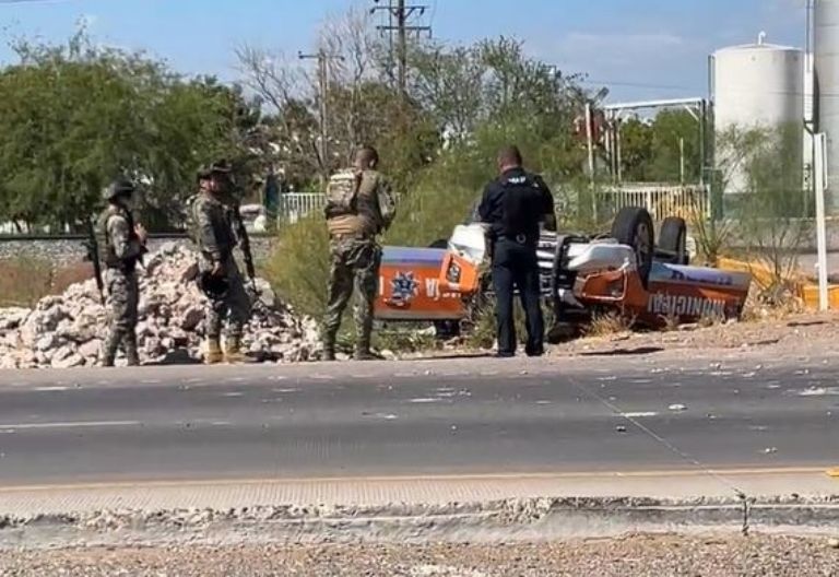 La patrulla municipal quedó llantas arriba tras el percance