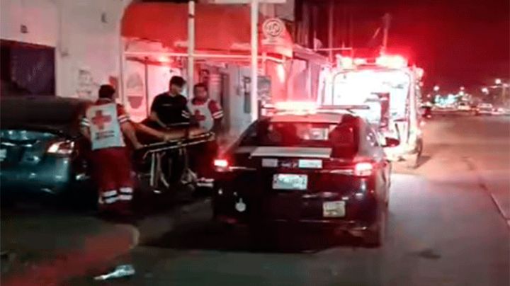 Fuerte choque en calles California y Jesús García deja dos jóvenes lesionadas en Obregón