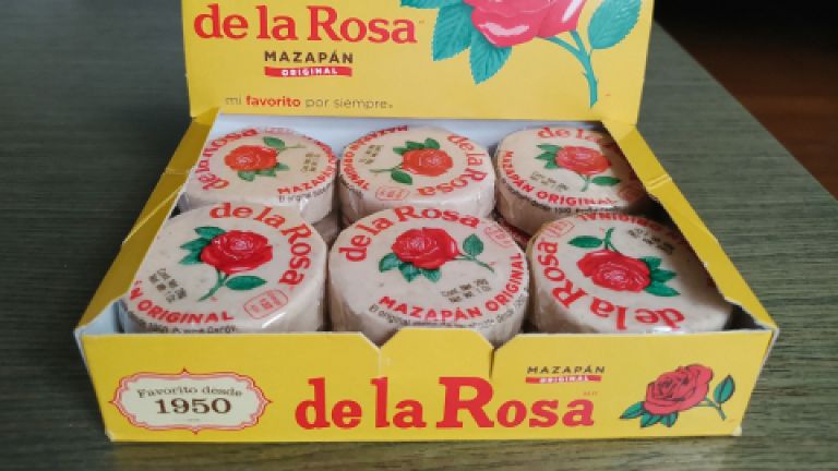 Samuel no se rinde: vende mazapanes mientras espera cirugía en centro de Empalme