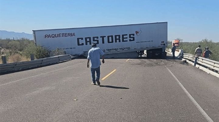 Vuelca tráiler en la carretera Caborca–Sonoyta y causa fuerte congestionamiento