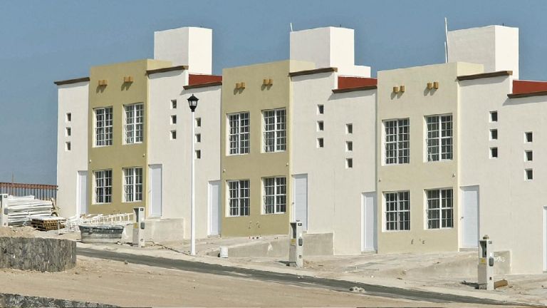 Infonavit propone renta con opción a compra para regularizar viviendas ocupadas ilegalmente