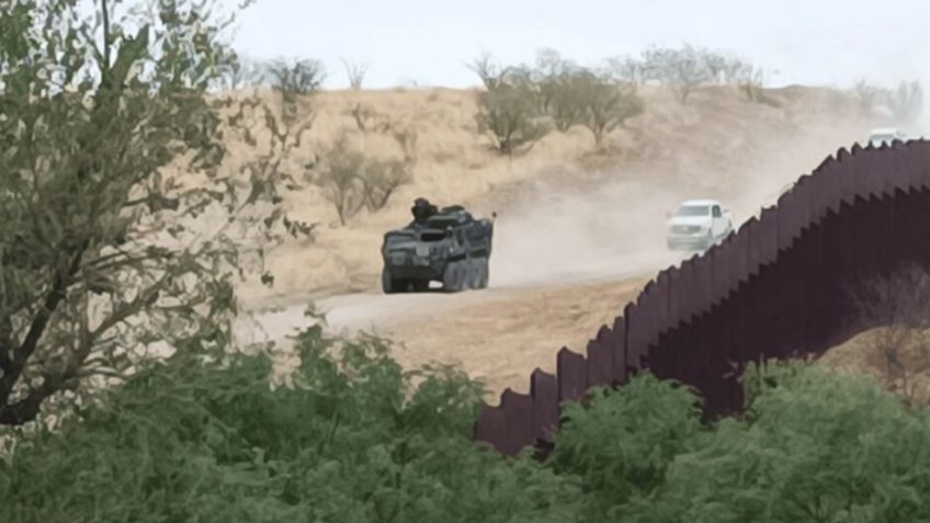 Estados Unidos vigila con vehículos blindados del Ejército la frontera de Nogales