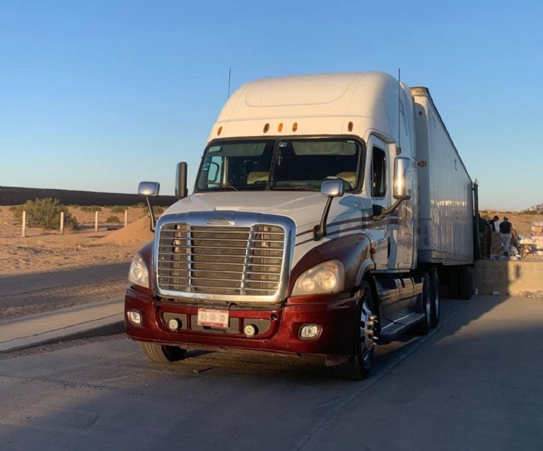 El tráiler donde era transportado el cargamento de droga