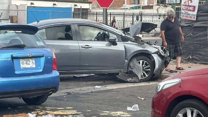 En la colonia Balderrama de Hermosillo, choque deja vehículo volteado; no se reportan víctimas