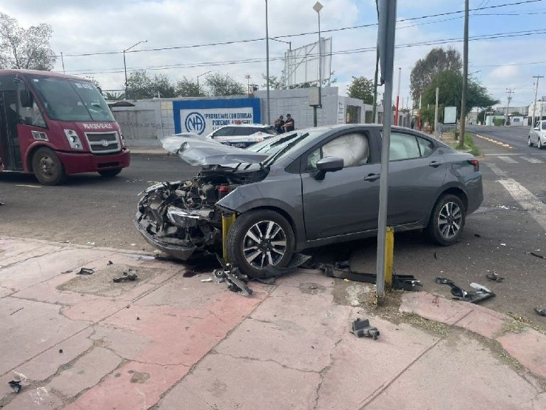Solo se reportan daños materiales en este accidente de la colonia Balderrama