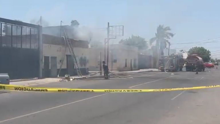 Fuerte incendio en el Centro de Ciudad Obregón moviliza a las autoridades
