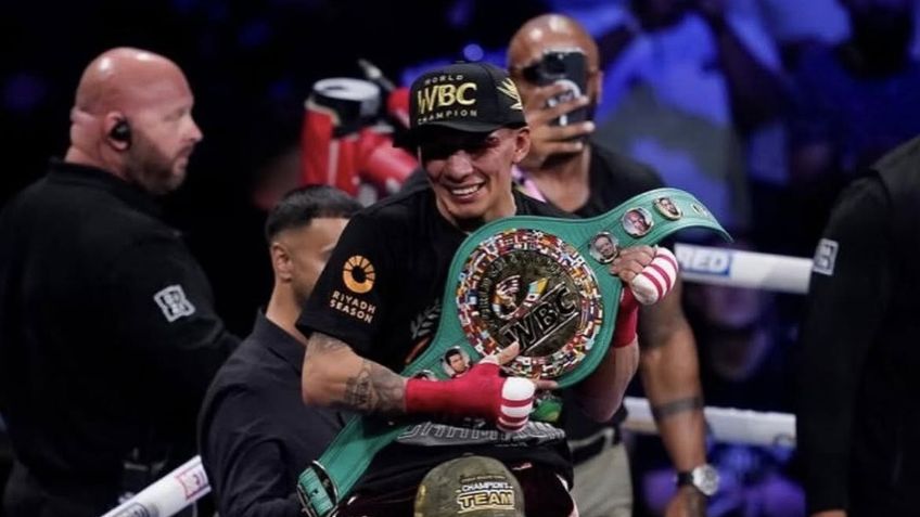 México tiene otro campeón mundial: El 'Chihuas' aplasta a Yafai en Inglaterra y conquista fajín