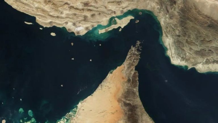 Irán amenaza con cerrar el Estrecho de Ormuz y aumenta tensión con Estados Unidos