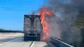 Foto ilustrativa de la nota titulada Incendio de tráiler paraliza el tránsito en el libramiento Mazatlán–Villa Unión