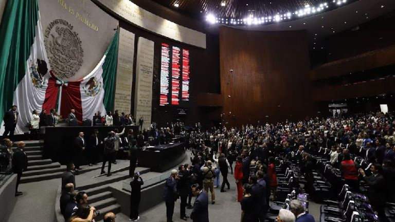 Morena aprueba iniciativa para limitar retiro a las afores por desempleo