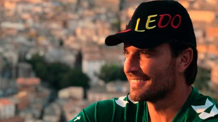 Julián Gil cumple un sueño: Conoce a Messi en persona y decide tatuarse su firma