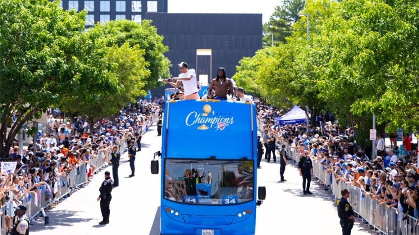 Los fanáticos del Thunder celebran el título de la NBA con un desfile