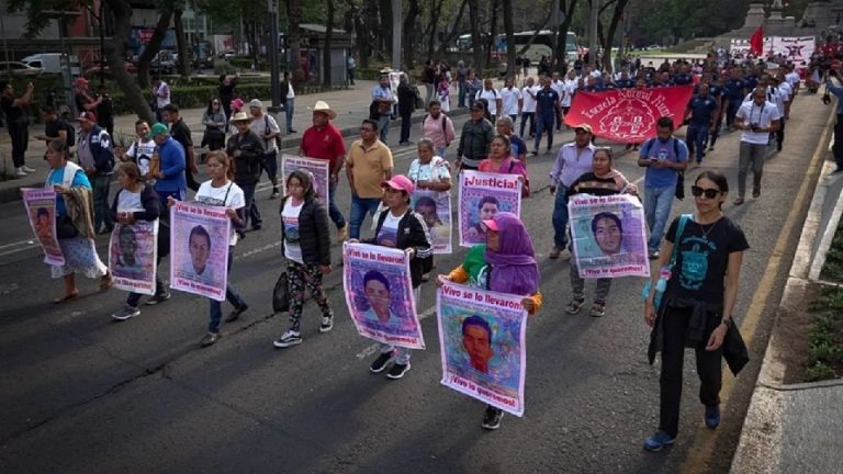 SCJN ordena a la FGR publicar la carpeta de investigación del caso Ayotzinapa