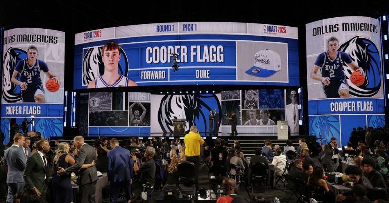 Flagg fue el pick 1 del draft de la NBA