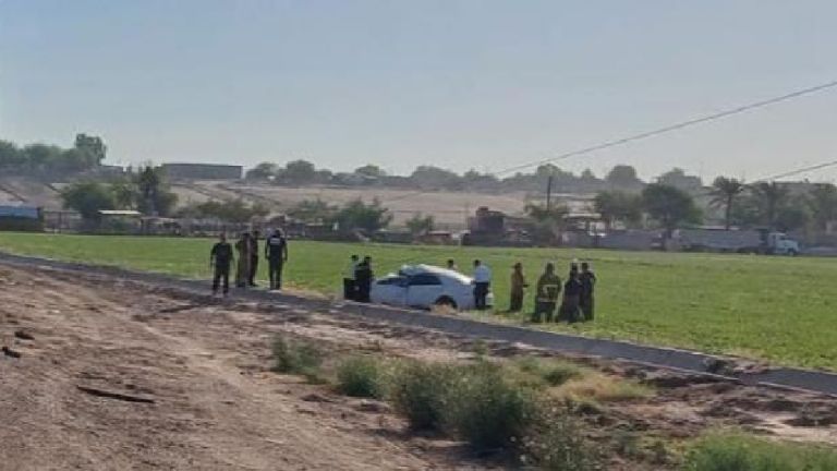Aparatoso accidente y volcadura deja a mujer prensada en San Luis Río Colorado