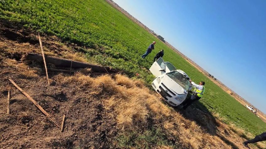 Aparatoso accidente y volcadura deja a mujer prensada en San Luis Río Colorado