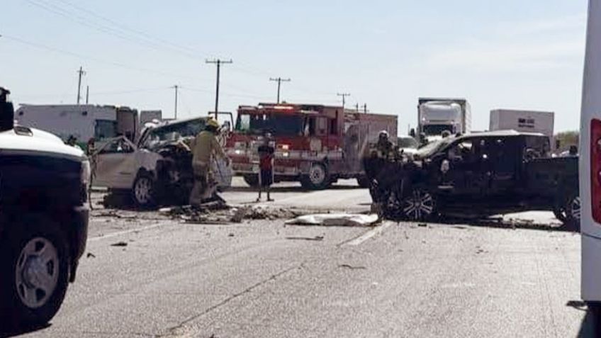 Chocan de frente dos vehículos en carretera de Hermosillo; se habla de dos fallecidos