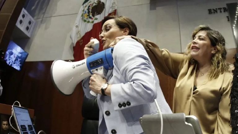 Lilly Téllez denunciará ante FGR a senadoras por uso de tijeras en incidente del Senado