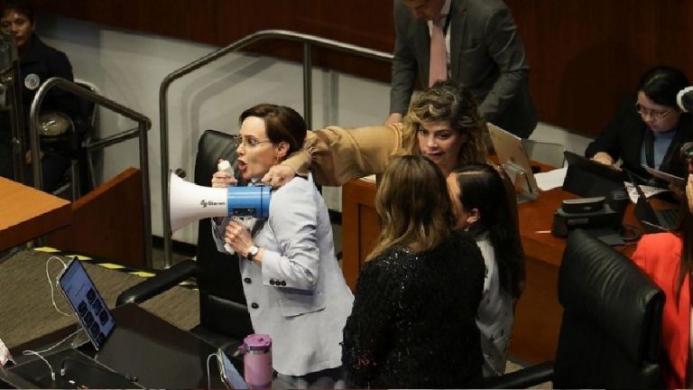 Lilly Téllez denunciará ante FGR a senadoras por uso de tijeras en incidente del Senado