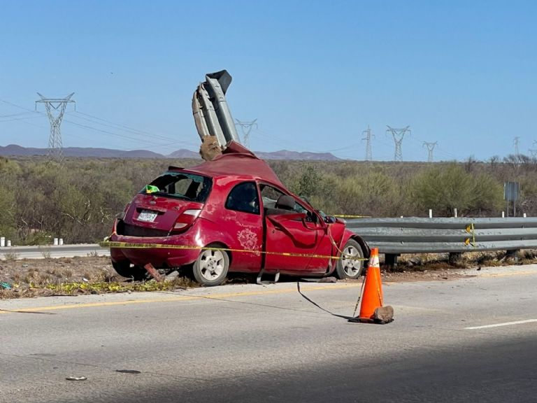 La valla de contención perforó el vehículo de abajo hacia arriba
