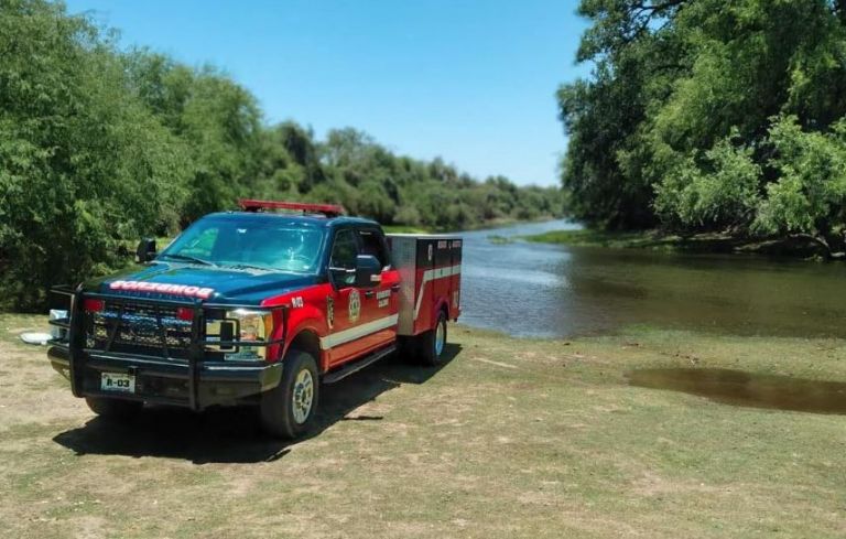 Bomberos lograron localizar el cuerpo y sacarlo del agua