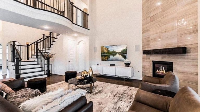 Asi es el interior de la lujosa casa donde vive el exgobernador con su familia en Texas