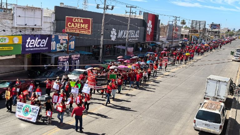 Ciudad Obregón Marcharon padres de familia en apoyo a maestros en paro laboral