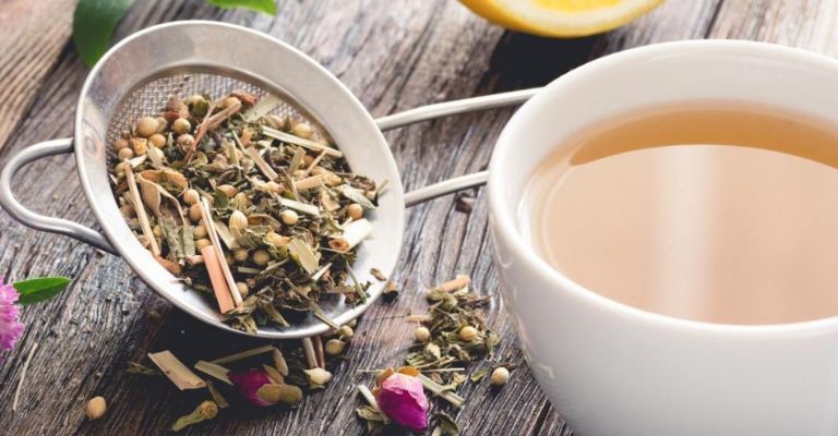 Té de hinojo tiene propiedades antiespasmódicas