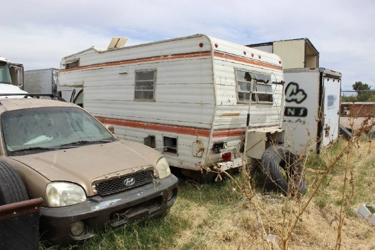 Los migrantes se encontraban en condiciones de hacinamiento al interior y expuestos al calor