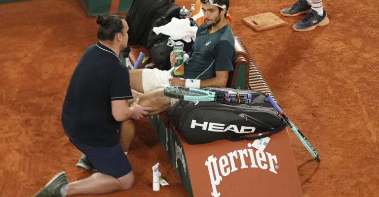 Musetti no pudo más ante su lesión