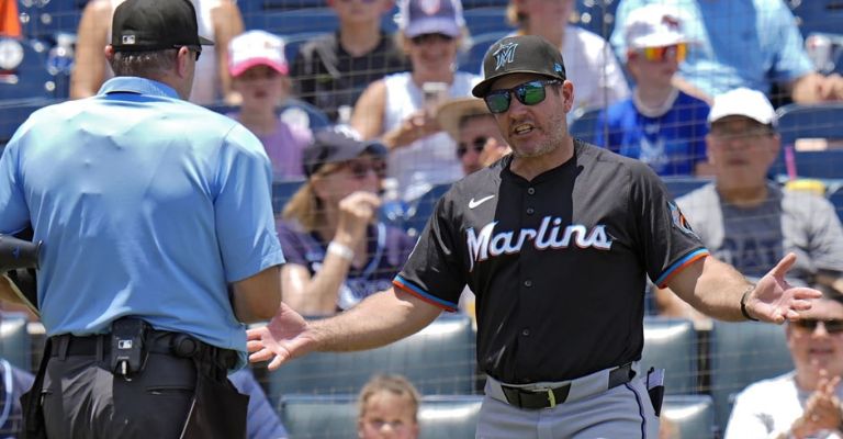 McCullough discute con el ampayer