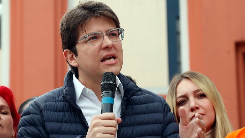 Balean a candidato presidencial de Colombia, Miguel Uribe Turbay, en la cabeza durante mitin