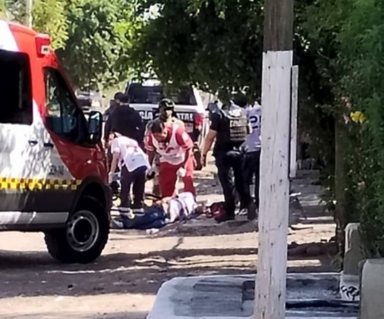 El lesionado quedó tendido sobre el suelo tras el ataque