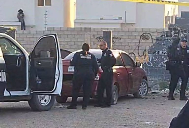 El automóvil que conducía el presunto criminal detenido