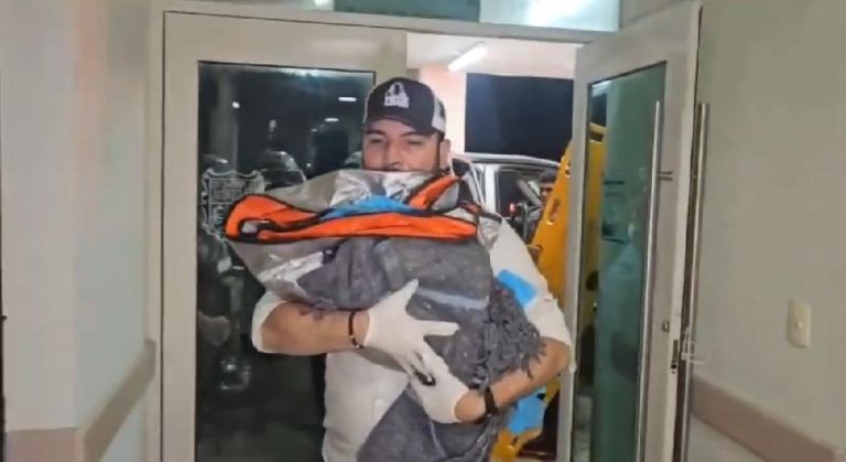 En medio de la tormenta Barry el alcalde de Gonzalez Tamaulipas atendio el parto