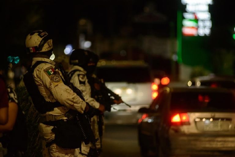 Se realizo un operativo con autoridades de los tres niveles de gobierno y lograron detener a algunos implicados