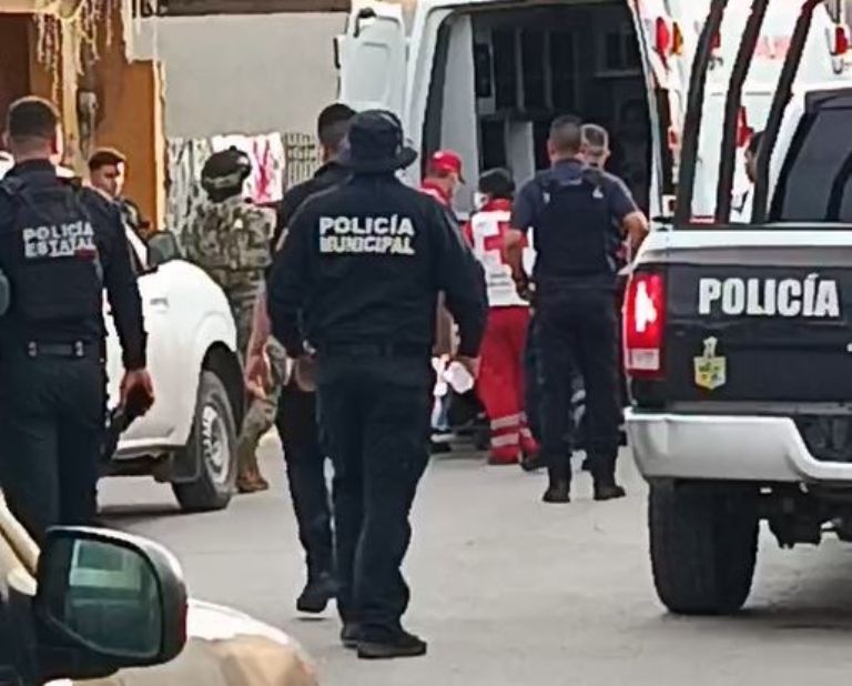 El momento en que la víctima fue subida a la ambulancia