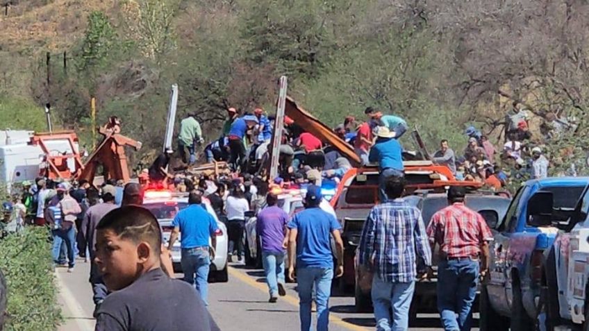 Rapiña en Sonora: Vuelca tráiler cargado de cerveza en la carretera Cananea - Ímuris