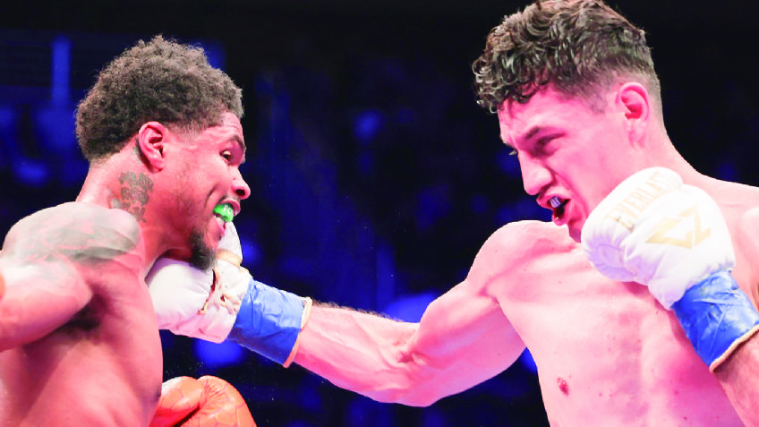 El ‘Camarón’ Zepeda se queda corto y Shakur Stevenson defiende su título del mundo