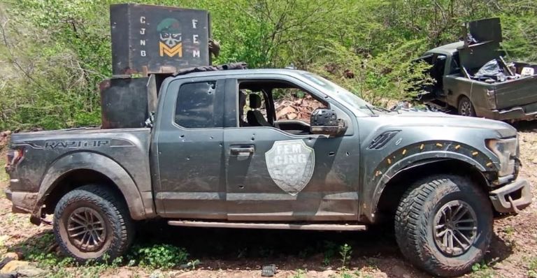 Los dos automóviles decomisados en el lugar de los hechos