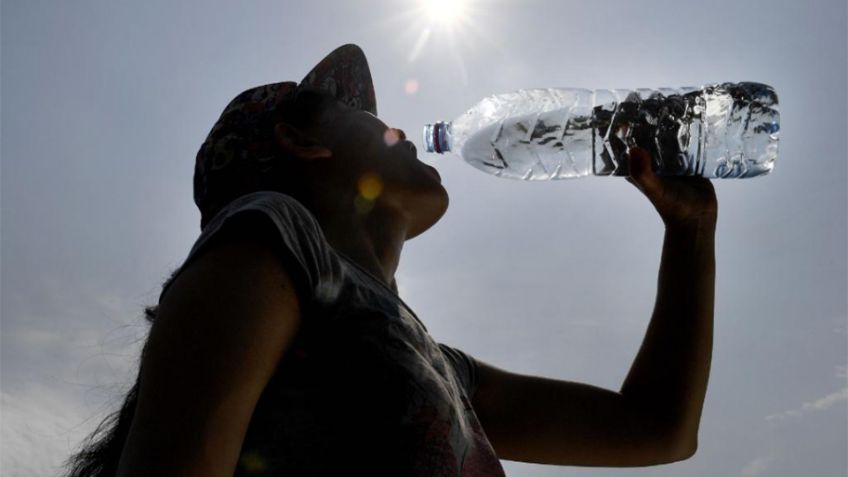 Profeco revela las MEJORES aguas embotelladas en México durante la ola de calor
