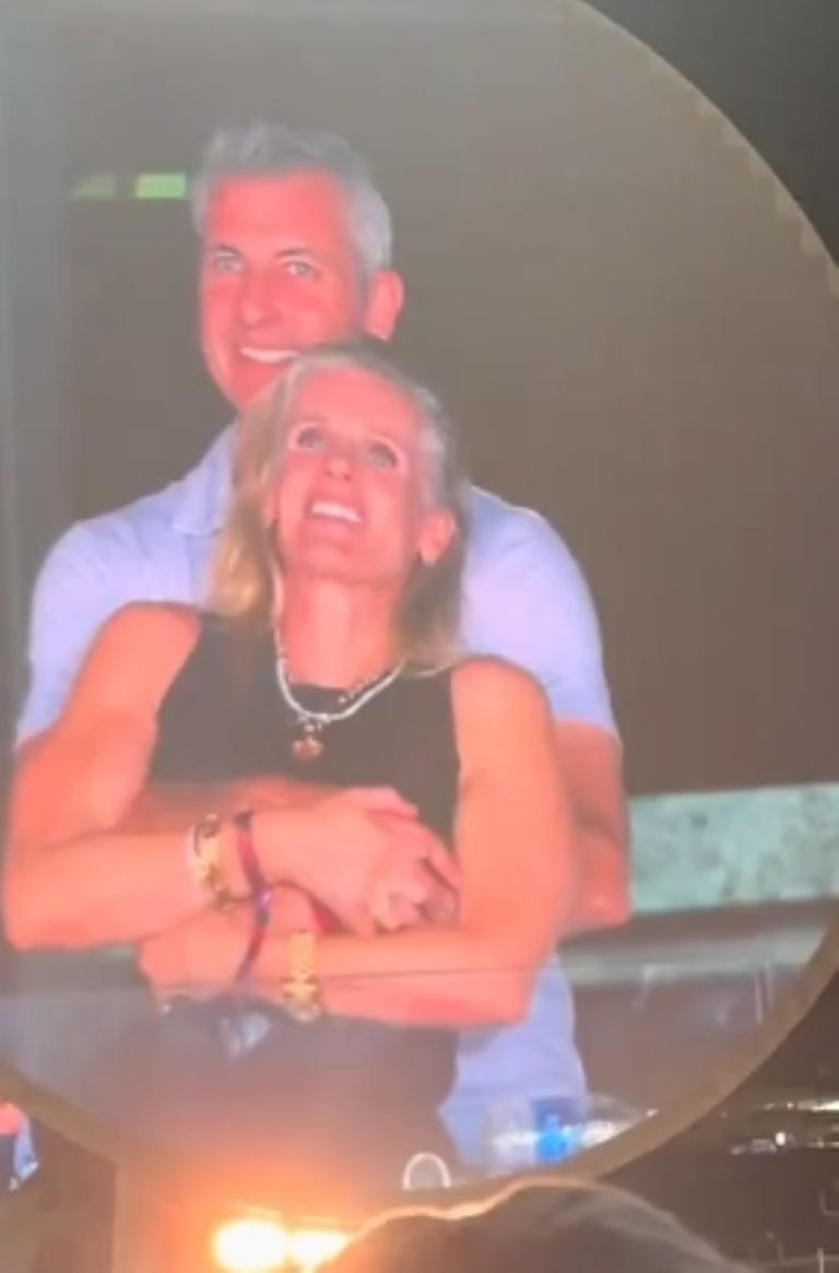 Captan a pareja de infieles en concierto de Coldplay