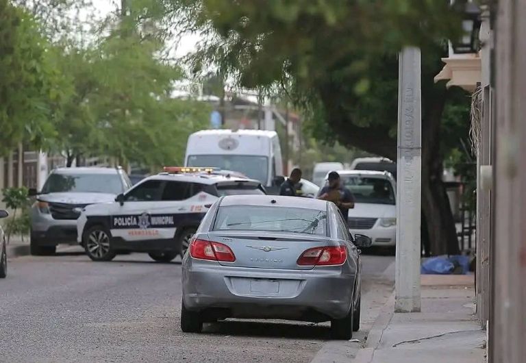 La víctima fue encontrada tirada sobre la banqueta